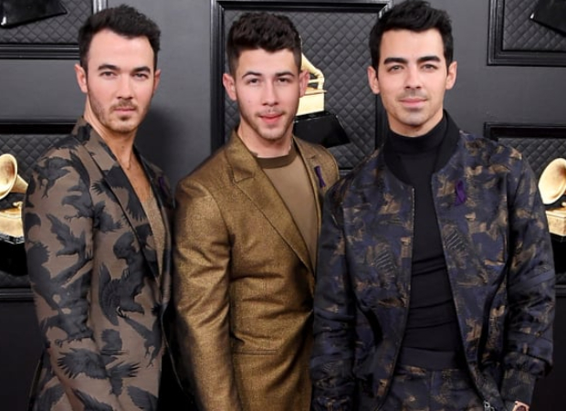 Ahead of last concert in Paris, Nick Jonas expresses gratitude and thanks fans for turning up for Jonas Brothers' Happiness Begins tour  Ahead of last concert in Paris, Nick Jonas expresses gratitude and thanks fans for turning up for Jonas Brothers' Happiness Begins tour