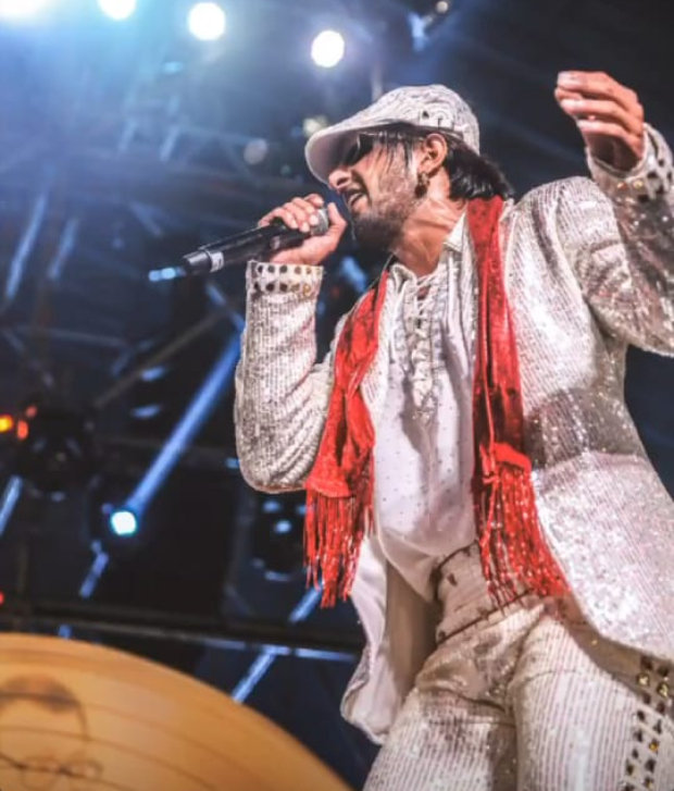 Filmfare Awards 2020: Ranveer Singh enthralls the audience as he pays special tribute to RD Burman, watch videos