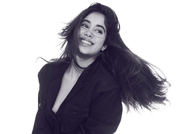 Janhvi Kapoor looks CUTE she wakes up from her nap to eat ice-cream!