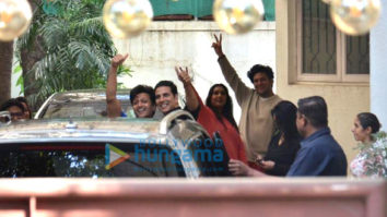 Photos: Akshay Kumar and Riteish Deshmukh snapped in Juhu