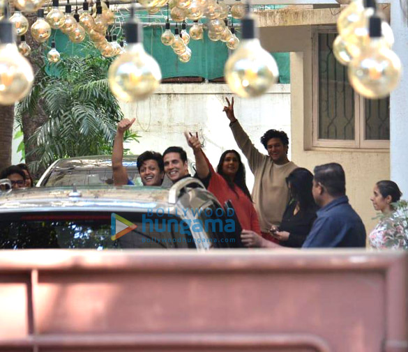 Photos: Akshay Kumar and Riteish Deshmukh snapped in Juhu