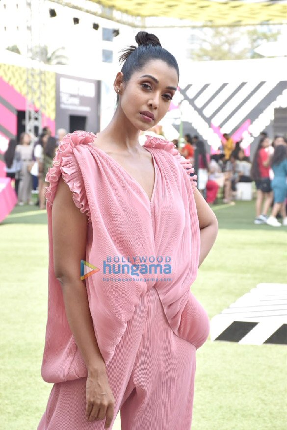 photos esha gupta soha ali khan and others snapped at the lakme fashion week summerresort 2020 10