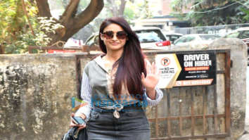Photos: Ileana D’Cruz snapped at a salon in Bandra