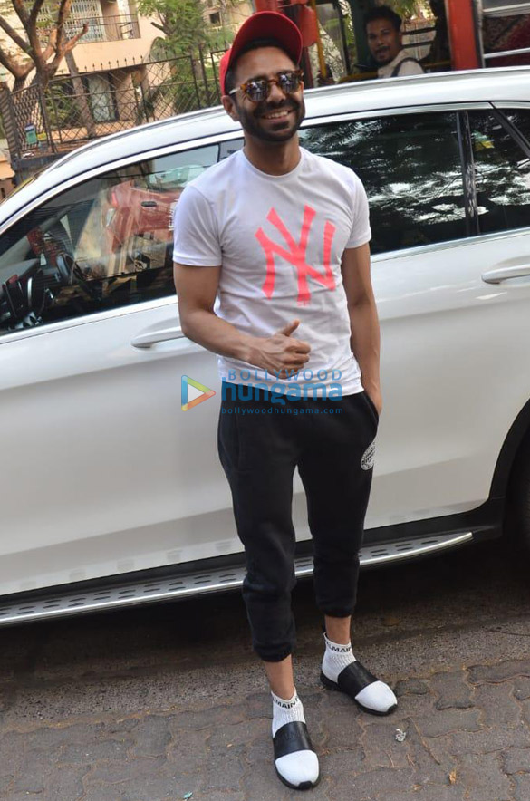 photos janhvi kapoor sushant singh rajput and others spotted at the gym 2
