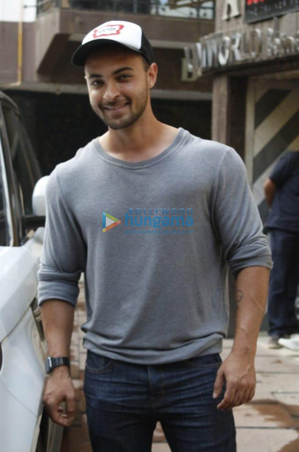 photos janhvi kapoor sushant singh rajput and others spotted at the gym 5
