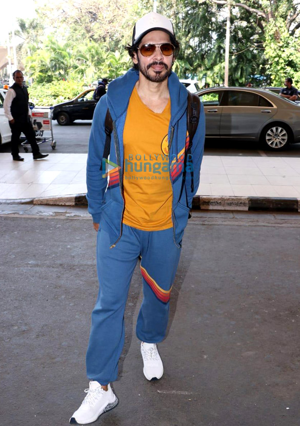 photos kareena kapoor khan kriti sanon karan johar and others snapped at the airport 7