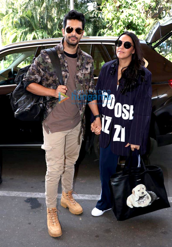 photos kareena kapoor khan kriti sanon karan johar and others snapped at the airport 8