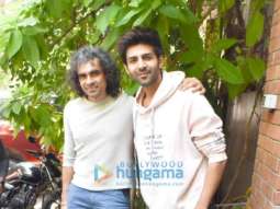 Photos: Kartik Aaryan spotted at Imtiaz Ali’s office in Versova