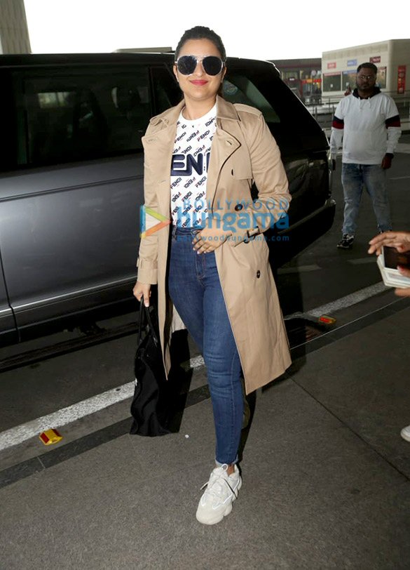 photos parineeti chopra shamita shetty and others snappe at the airport 4