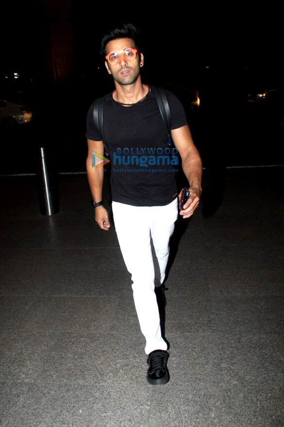 photos priyanka chopra jonas and pulkit samrat snapped at the airport 2