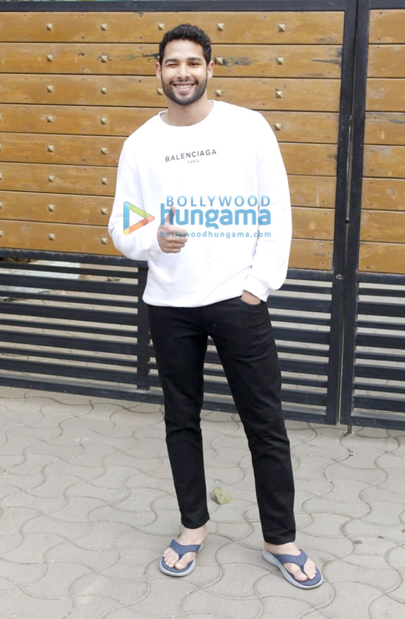 photos siddhant chaturvedi celebrates one year of gully boy 6