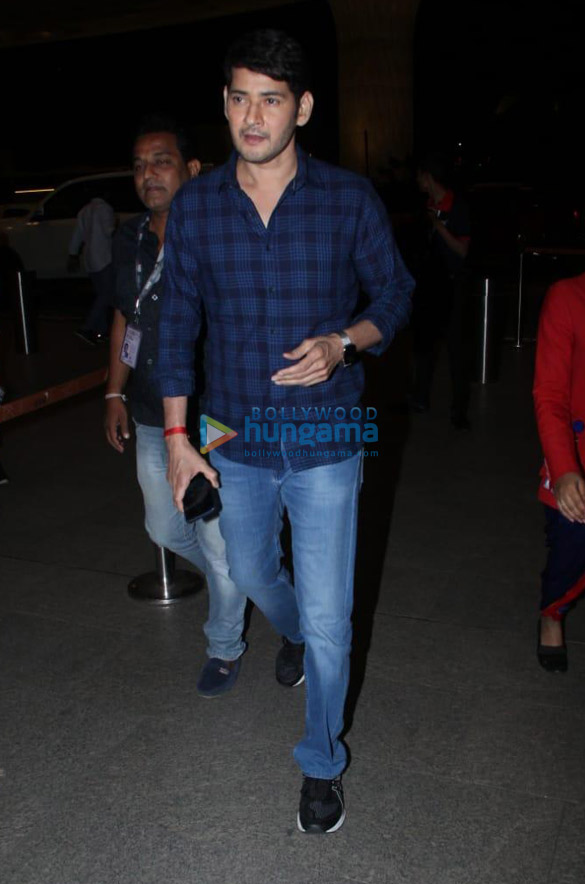 photos sophie choudry sunil grover and others snapped at the airport 012