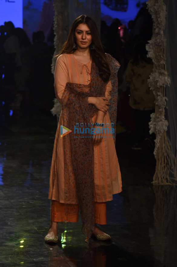 photos sunny leone hansika motwani and others snapped at the lakme fashion week summerresort 2020 1