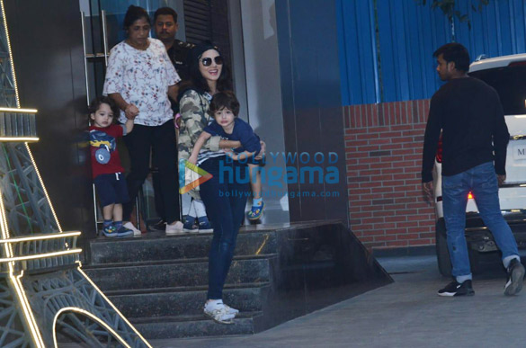 photos sunny leone spotted at play school in juhu 2 3