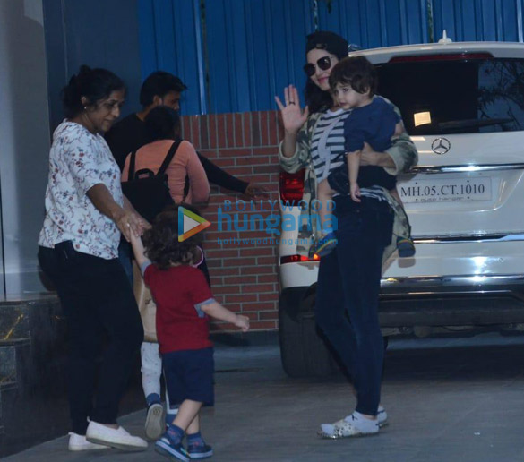 photos sunny leone spotted at play school in juhu 4