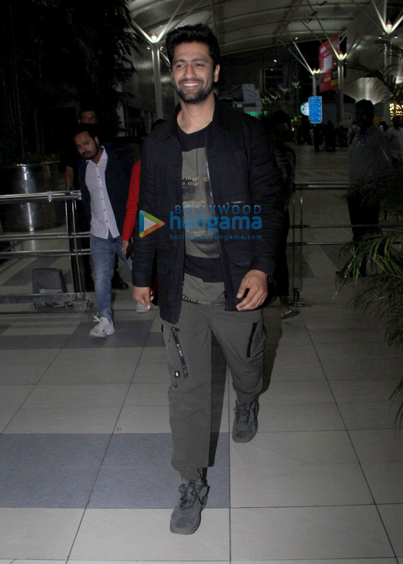 photos taapsee pannu and vicky kaushal snapped at the airport 2