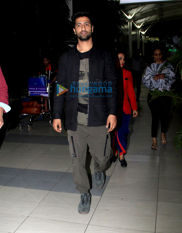 photos taapsee pannu and vicky kaushal snapped at the airport 4