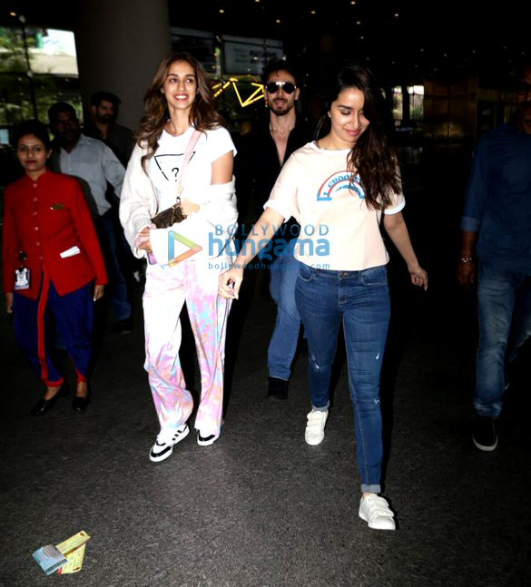 Photos: Tiger Shroff, Disha Patani, Shraddha Kapoor and others snapped at the airport Photos: Tiger Shroff, Disha Patani, Shraddha Kapoor and others snapped at the airport