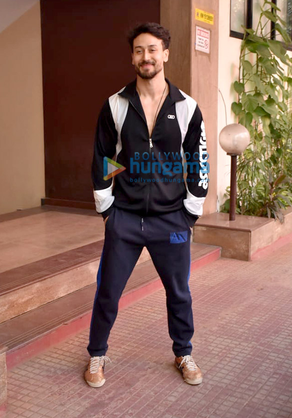 Photos: Tiger Shroff and Kriti Kharbanda spotted at the Kwan office in Andheri Photos: Tiger Shroff and Kriti Kharbanda spotted at the Kwan office in Andheri
