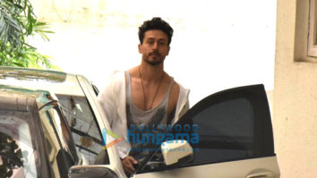 Photos: Tiger Shroff snapped at a dubbing studio in Juhu