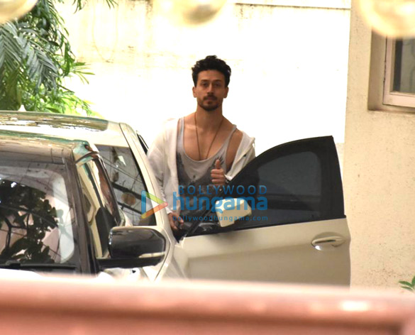 photos tiger shroff snapped at a dubbing studio in juhu 3