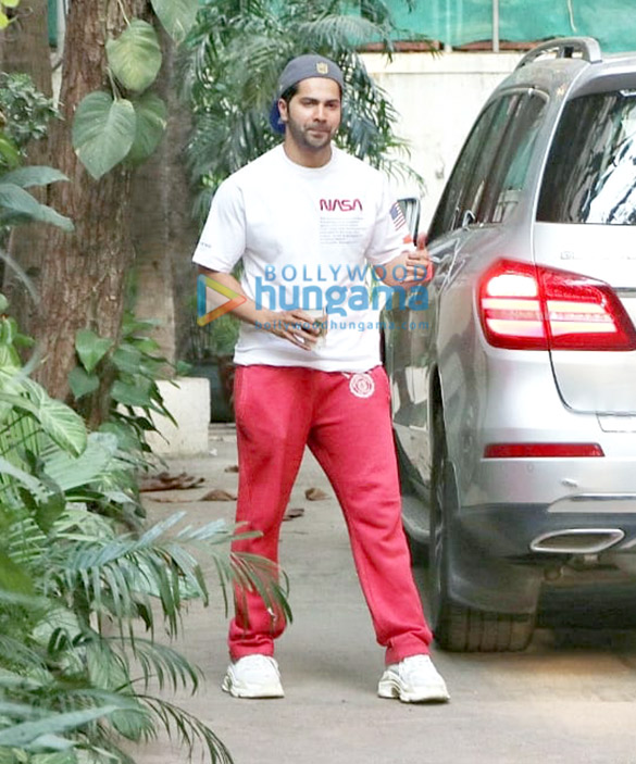 photos varun dhawan and esha deol spotted at sunny super sound in juhu 4