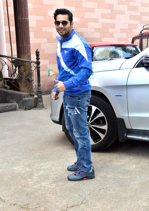 photos varun dhawan snapped at a dubbing studio 1