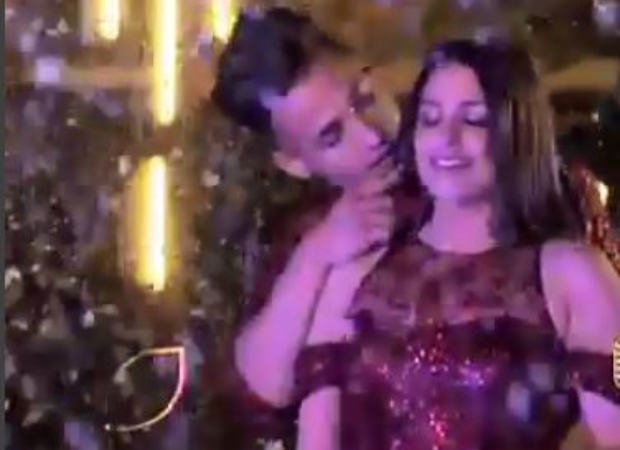 Bigg Boss 13 Grand Finale: Asim Riaz offers Himanshi Khurana a ring as they perform on a romantic track