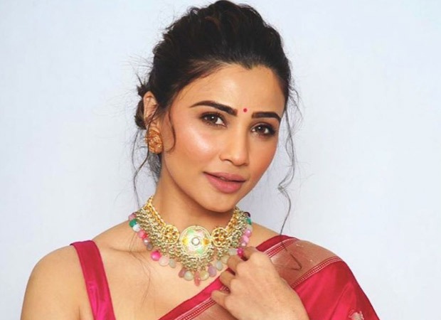 Daisy Shah finds the perfect way to pass time while social distancing