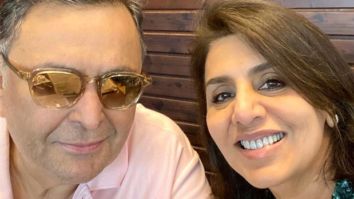 Rishi Kapoor and Neetu Kapoor are all smiles as they pose for a selfie