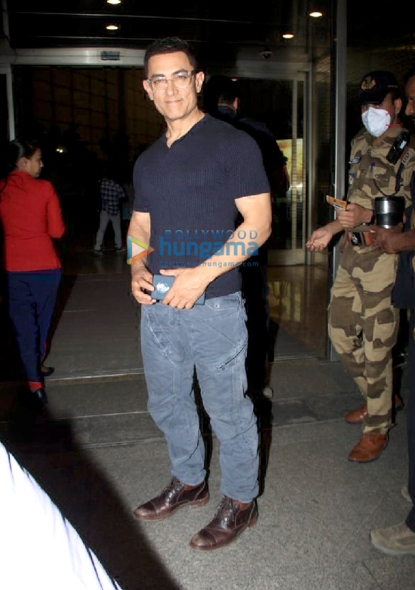 Photos: Aamir Khan, Deepika Padukone, Zareen Khan and Arjun Kapoor snapped at the airport Photos: Aamir Khan, Deepika Padukone, Zareen Khan and Arjun Kapoor snapped at the airport