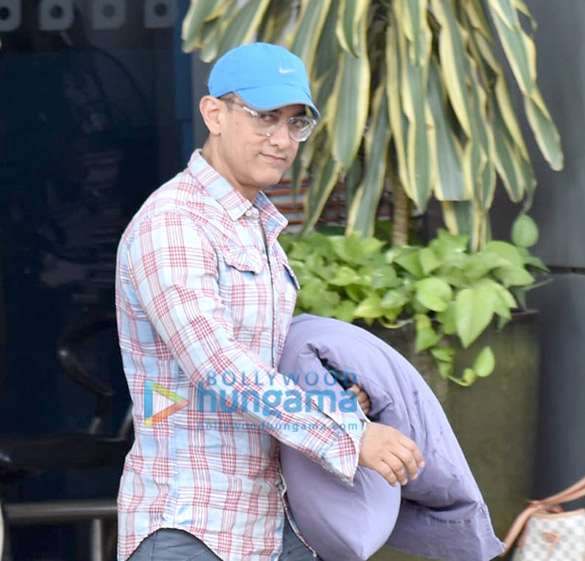 Photos: Aamir Khan snapped at the airport Photos: Aamir Khan snapped at the airport