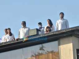 Photos: Celebs indulge in clapping during Janta Curfew