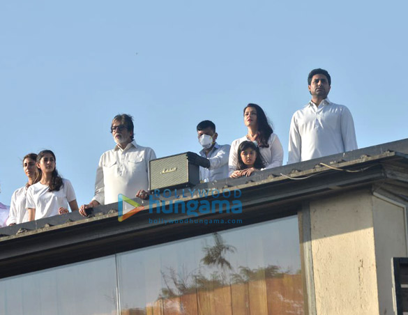 Photos: Celebs indulge in clapping during Janta Curfew Photos: Celebs indulge in clapping during Janta Curfew