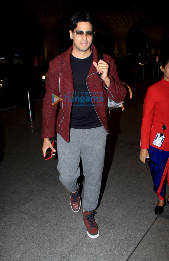 photos hrithik roshan sidharth malhotra karan johar and others snapped at the airport 2