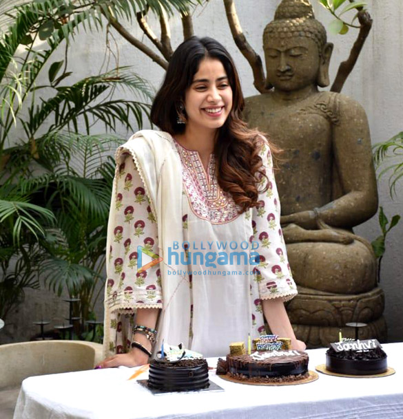 Photos: Janhvi Kapoor celebrates her birthday with media