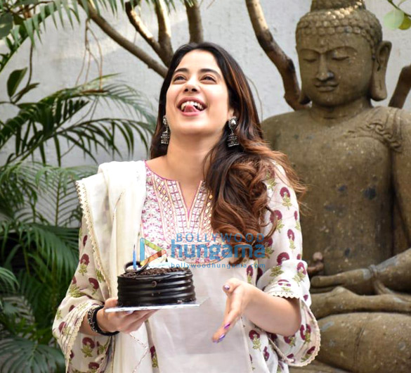 Photos Janhvi Kapoor celebrates her birthday with media (3) | Janhvi