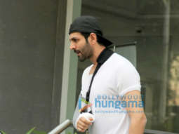 Photos: Kartik Aaryan snapped at Hinduja Hospital