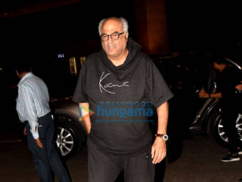 Photos: Sara Ali Khan, Daisy Shah, Ranveer Singh and others snapped at the airport