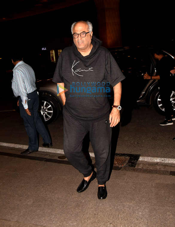 photos sara ali khan daisy shah ranveer singh and others snapped at the airport 5