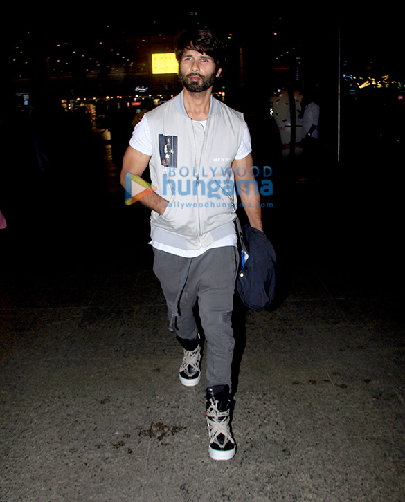 photos shahid kapoor and raveena tandon snapped at the airport 1