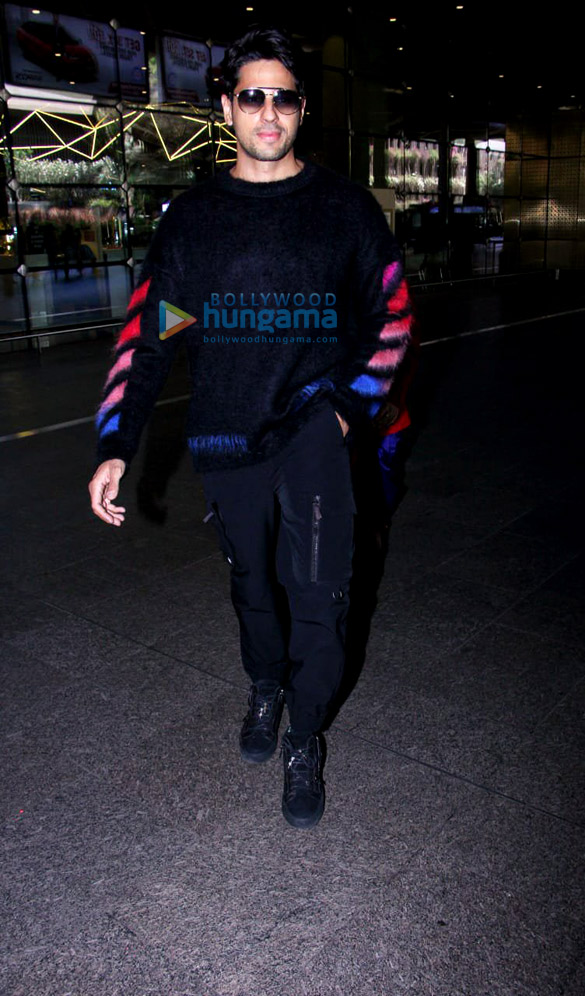 photos sidharth malhotra tamanna bhatia ameesha patel and karan johar snapped at the airport 1