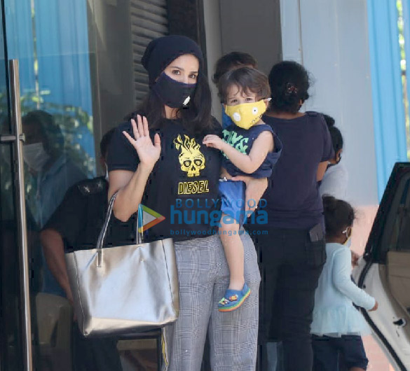 photos sunny leone snapped with her kids at play school in juhu 4 3