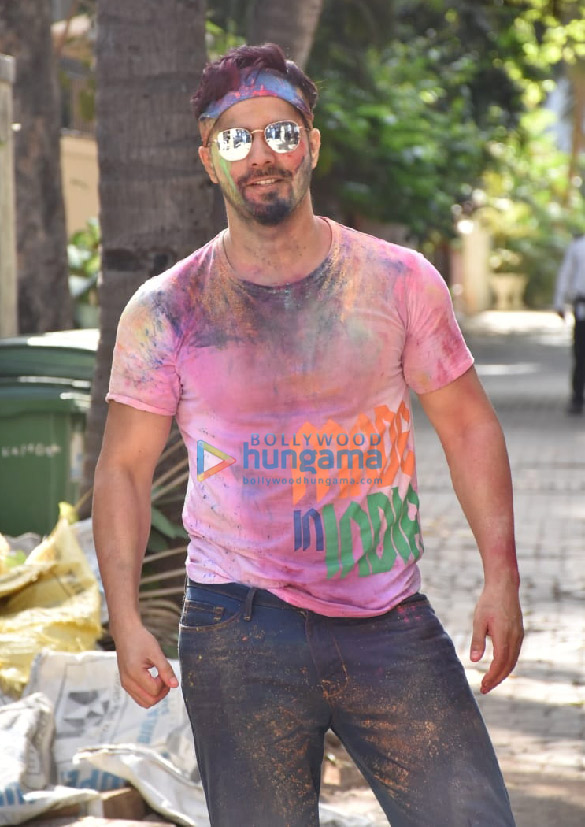 photos varun dhawan natasha dalal siddhanth kapoor and rahul bose snapped at aarti shettys holi party 4