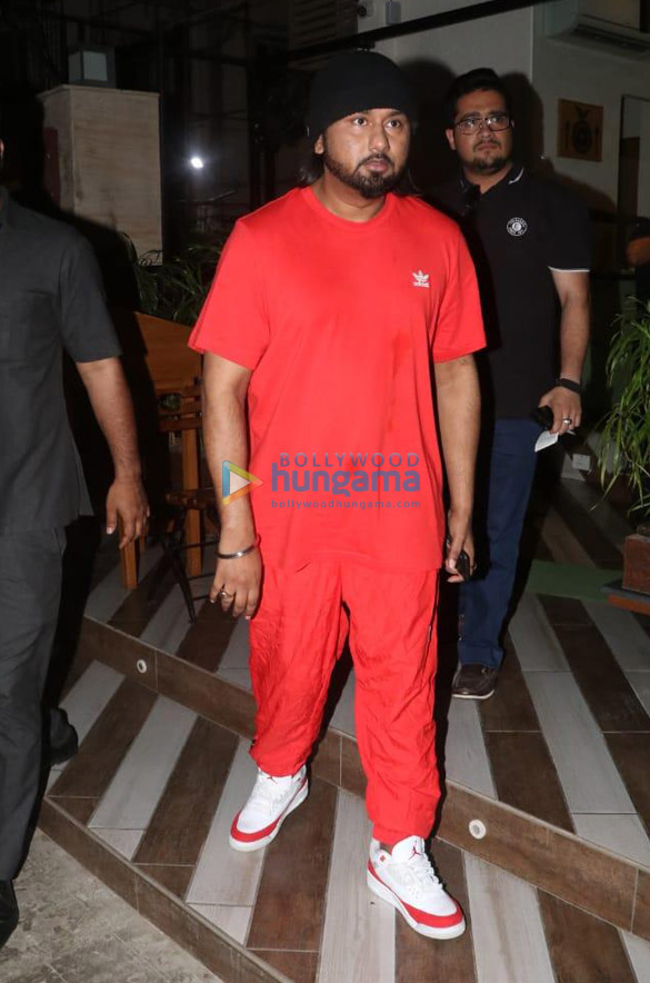 photos yo yo honey singh snapped at farmers cafe 3