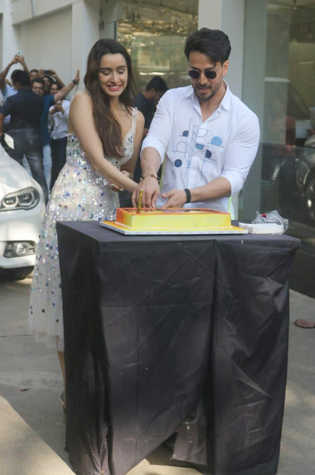 Tiger Shroff and team Baaghi 3 surprise birthday girl Shraddha Kapoor with a flash mob on 'Cham Cham' Tiger Shroff and team Baaghi 3 surprise birthday girl Shraddha Kapoor with a flash mob on 'Cham Cham'