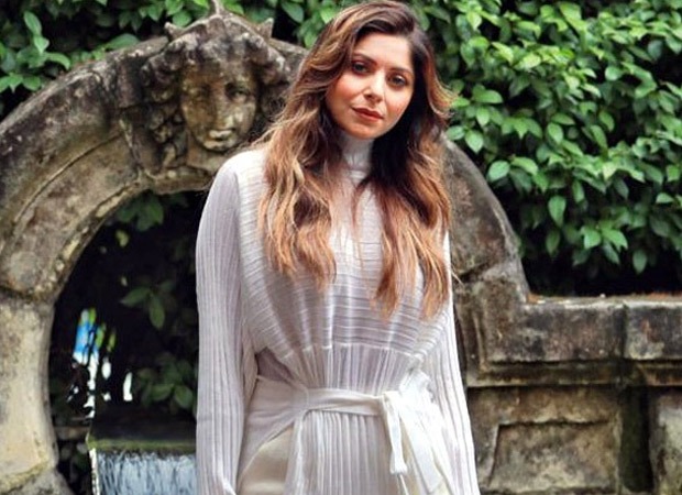Kanika Kapoor deletes Instagram post in which she announced about testing positive for COVID-19