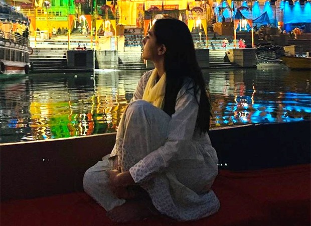 Sara Ali Khan offers 'Sparsh Darshan' at Kashi Temple, Kendriya Brahmin Mahasabha irked
