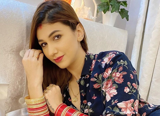 Jasleen Matharu clears rumours about being married after posting a cryptic picture with chooda and vermillion