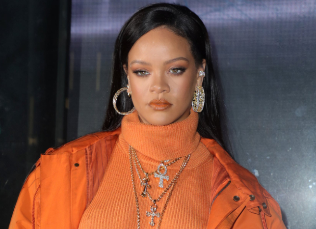 Rihanna tells fans to stop asking about her album, says "she is trying to save the world unlike their President' Rihanna tells fans to stop asking about her album, says "she is trying to save the world unlike their President'
